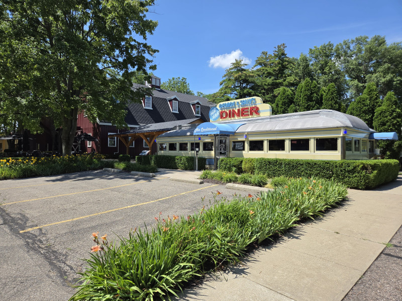An original diner from the '40's moved here from Connecticut and restored, fully functional, serving food and ice cream. There's another spot inside the museum selling sandwiches and stuff, on my last trip I didn't bring food, I just ate from the two diners. This trip I did bring food.