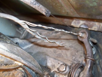 002.JPG (928.9 KiB) Viewed 3425 times one strand away from disaster